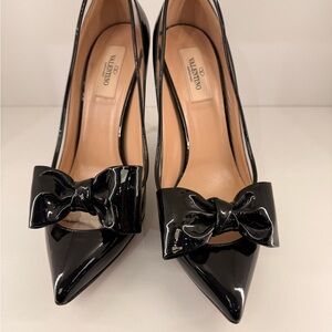 Valentino Garavani Sz 39 Black Patent Leather Bow Heels